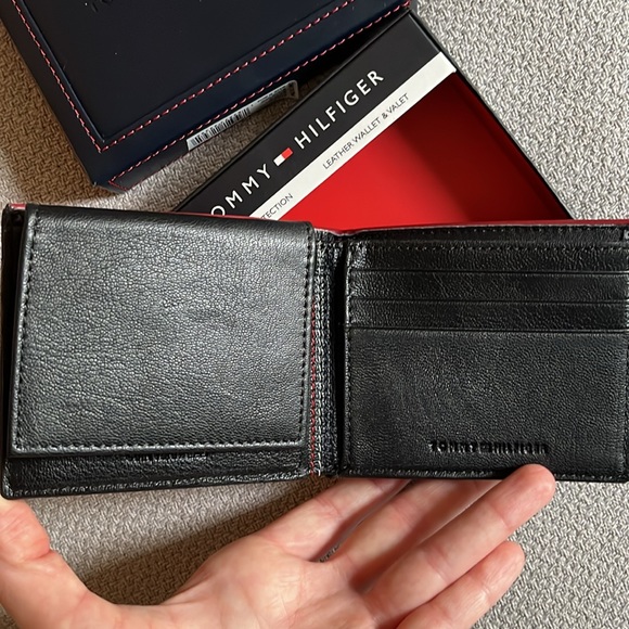 NWT Tommy Hilfiger wallet - Picture 4 of 7